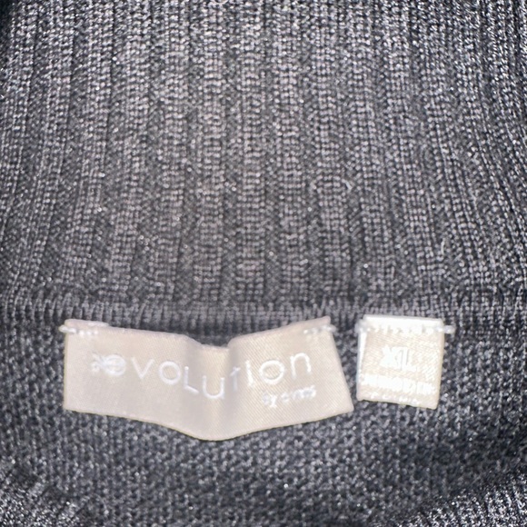 XL revolution sweater turtleneck style with front pockets - Picture 4 of 5